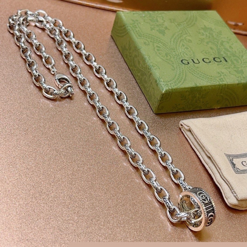 G*u*i necklaces